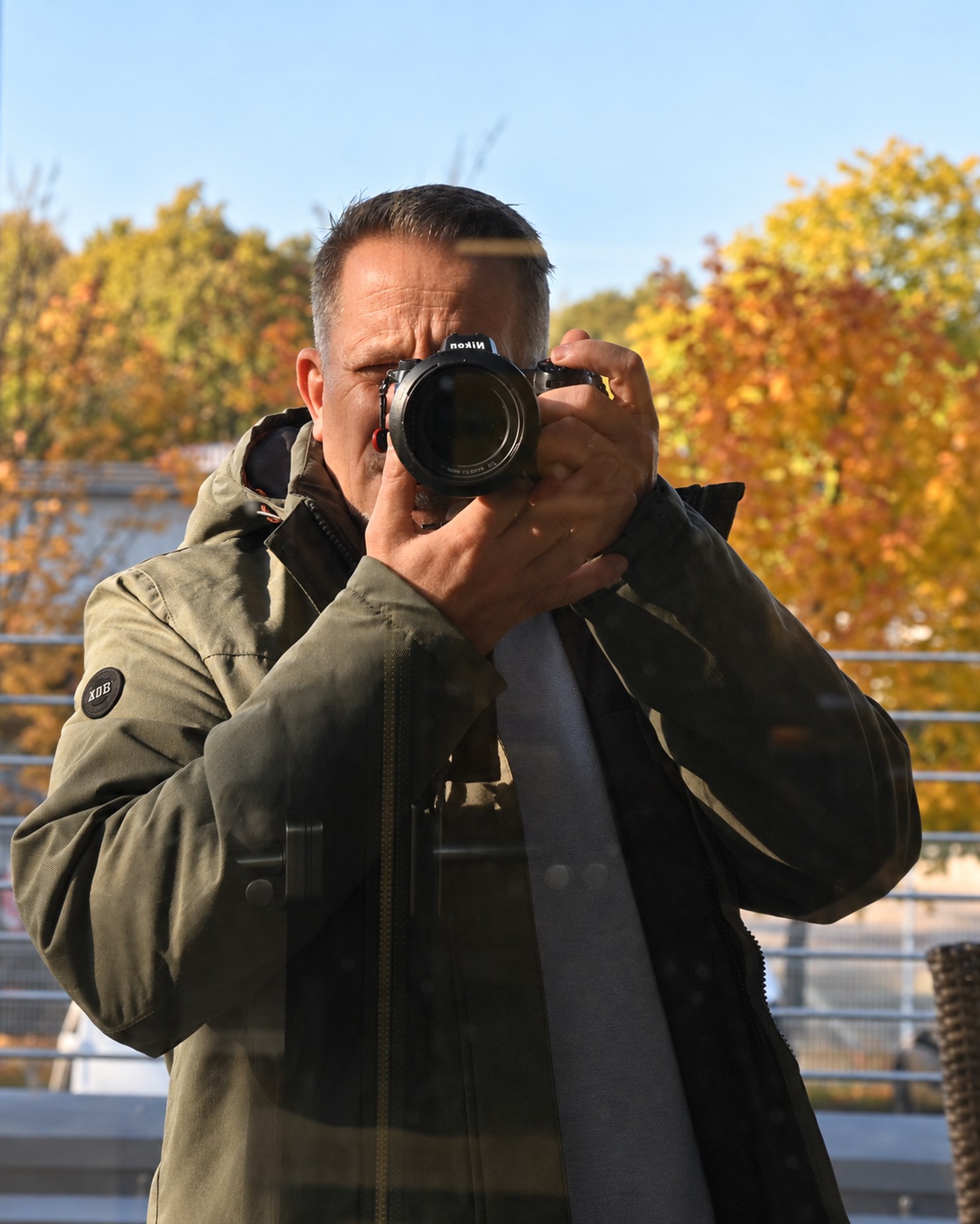 Mario Förster fotografiert bei einem Termin vor Ort